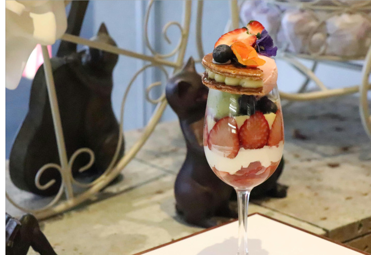 いちごのミルフィーユパフェ